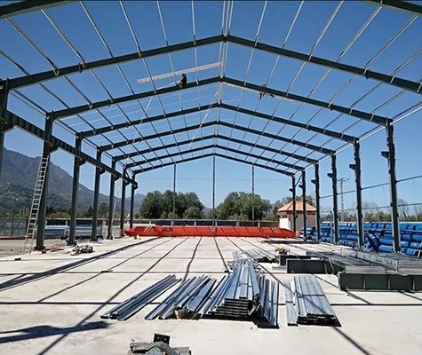 Góc mái bằng thép lợp gạch thép Sandwich Panel Prefabricated Warehouse cho lớp Q235B Q355B