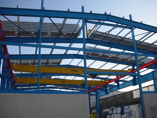 Industrial Warehouse Metallic Frame Shed với AiSi Standard và Sandwich Panel Roofing