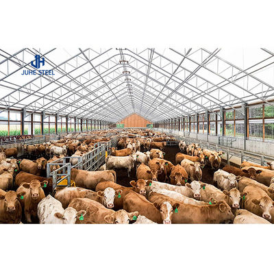 Nhà chăn nuôi dê hiện đại Cấu trúc thép được chế tạo sẵn Nhà chăn nuôi bò với dịch vụ hàn