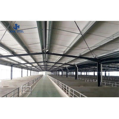Khung thép nhẹ rất linh hoạt Lều gia súc cho trại chăn nuôi Chiều dài 60-200m