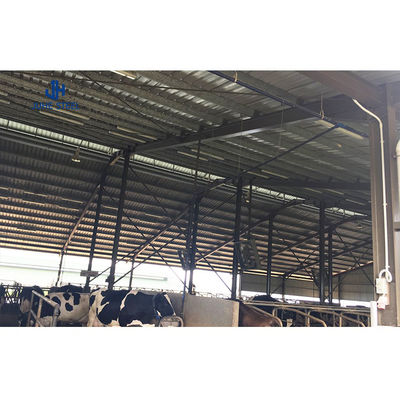 Khung thép nhẹ rất linh hoạt Lều gia súc cho trại chăn nuôi Chiều dài 60-200m