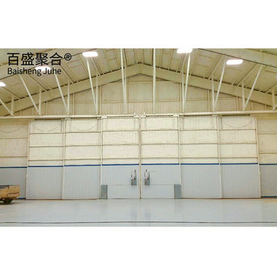 Hangar máy bay chế tạo sẵn với cấu trúc thép sơn và cửa sổ hợp kim nhôm