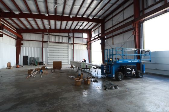 Kim loại Prefab Steel cấu trúc kho với hình dạng H rắn khung chính 200Km / H tải gió